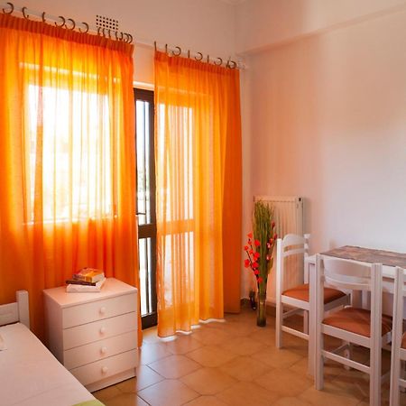 Nikolas Suites Kato Daratso Bilik gambar