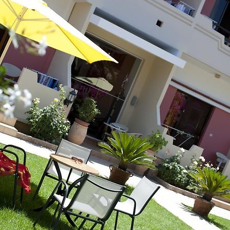 Nikolas Suites Kato Daratso Luaran gambar