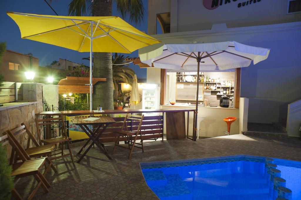 Nikolas Suites Kato Daratso Luaran gambar