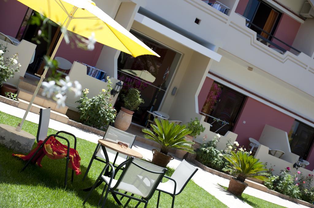 Nikolas Suites Kato Daratso Luaran gambar